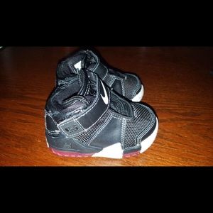 Baby Nike Lebron James 3C .